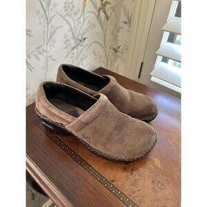 BOC Born Concept C89317 Brown Suede Slip On Casual Clogs Size 7.5